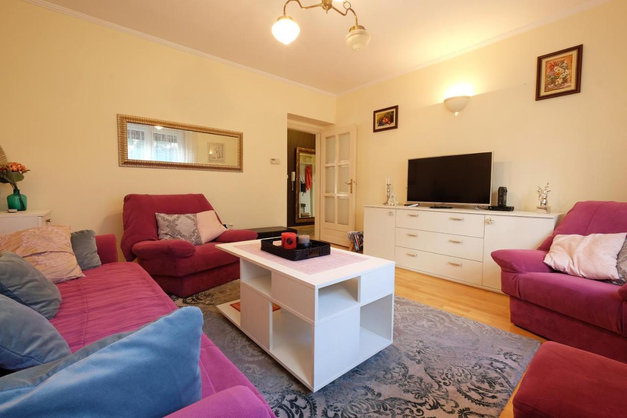 Paradise Starry Suite-City Center Belgrado Esterno foto
