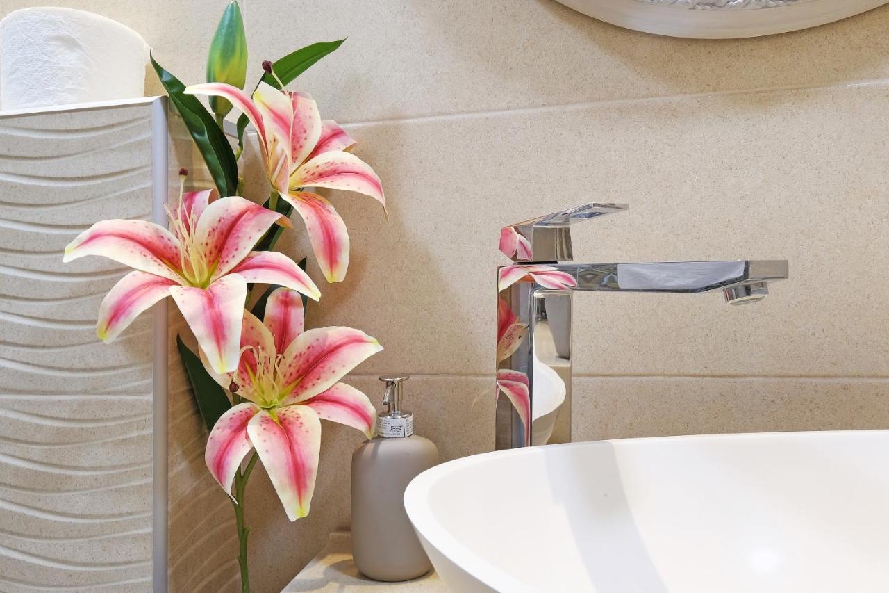 Paradise Starry Suite-City Center Belgrado Esterno foto